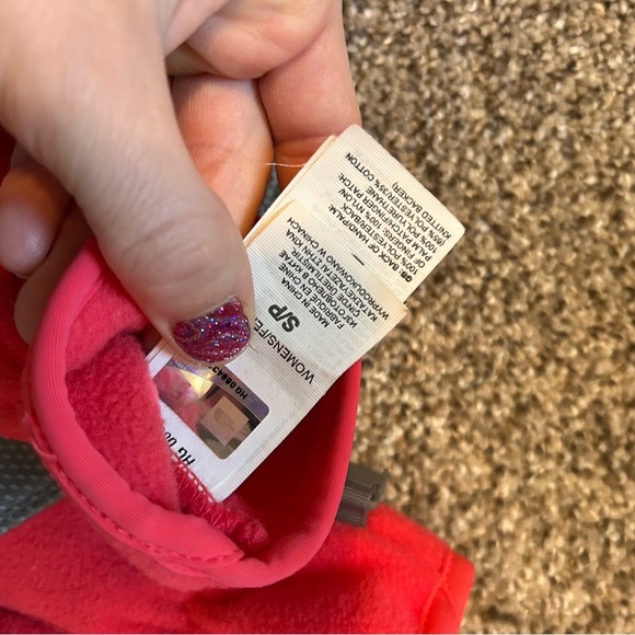 The north face, pink winter gloves with finger pads - Picture 3 of 3